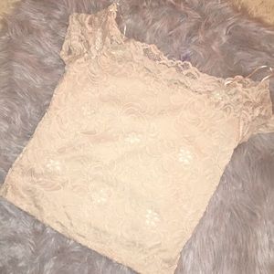 Can be cropped if you are in a LG an fits for MD